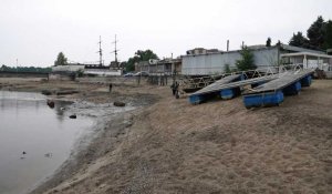 Au bord du Dniepr en Ukraine, une mer de boue et des souvenirs