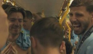 Foot: les joueurs de Manchester City prennent le tramway pour fêter le triplé