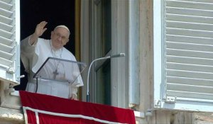 Le pape François dit la prière de l'Angelus pour la première fois depuis sa sortie d'hôpital