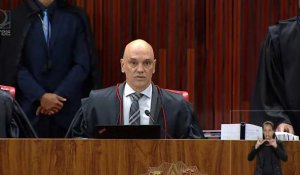 Brésil: ouverture du procès de l'ex-président Bolsonaro, menacé d'inéligibilité