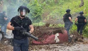 Mayotte: CRS et policiers du RAID interviennent dans la jungle