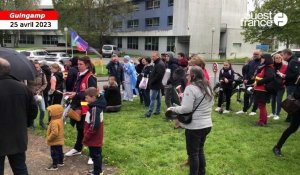 VIDÉO. À Guingamp, près de 200 personnes réunies, casseroles en main, pour « sauver l’hôpital »