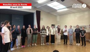 VIDÉO. Les enfants d’une troupe de danse ukrainienne chantent à leur arrivée en Vendée 