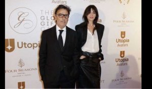 « On évitait le sujet » : pourquoi Charlotte Gainsbourg n’évoquait pas son père avec Yvan Attal