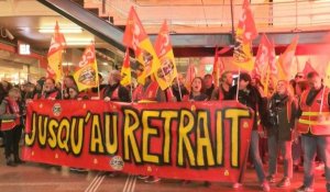 Retraites: des cheminots manifestent à la gare de Lyon Part Dieu