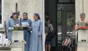 Fouquières-lez-Béthune : les soeurs carmélites entonnent des chants pour la dernière messe du carmel