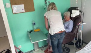 Lille : séances de  zoothérapie dans l’unité des soins palliatifs à la clinique du Bois