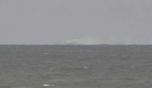 Images du navire Fremantle Highway, qui a pris feu mardi, au large de la côte néerlandaise