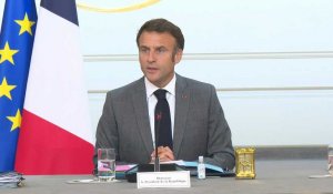 Remaniement: "j'ai choisi la continuité et l'efficacité pour les temps qui viennent" (Macron)