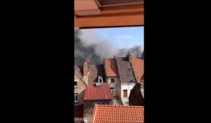 Aire-sur-la-Lys: Un impressionnant feu de voiturette dégrade la façade d'un immeuble