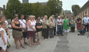 Mort d'un principal de collège : élèves et proches observent une minute de silence