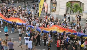 Des dizaines de milliers de personnes participent à la marche des fiertés en Roumanie
