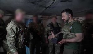 Zelensky visite les positions des forces spéciales ukrainiennes près de Bakhmout