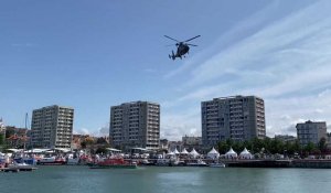 Impressionnant exercice d’hélitreuillage par l’hélicoptère de la Marine nationale à Boulogne-sur-Mer