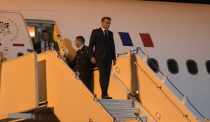 Macron arrive en Nouvelle-Calédonie