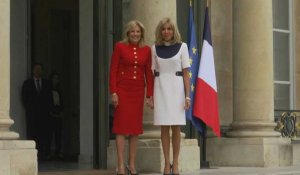 Jill Biden arrive à l'Élysée, reçue par Brigitte Macron
