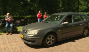 Le Premier ministre néerlandais Mark Rutte arrive au palais pour présenter sa démission au roi