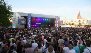 Magnifique ambiance au Grand Live Radio Contact place d'Armes à Calais !