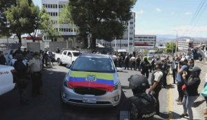 Equateur: le corps du candidat assassiné arrive aux pompes funèbres