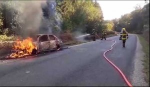 Une voiture en flammes entre Bourg-Fidèle et Renwez