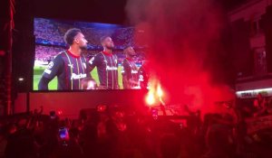 Fan zone à Lens : ambiance bouillante et fumigènes pendant l’hymne de la Ligue des champions