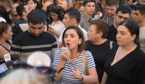 Des manifestants à Erevan appellent à l'action contre l'offensive militaire de l'Azerbaïdjan