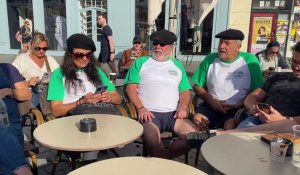 Lille : ambiance rugby sur la Grand place avec une Masclagne de visiteurs venus de Pau