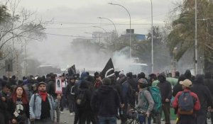 Chili : La police utilise des canons à eau pour disperser les manifestants