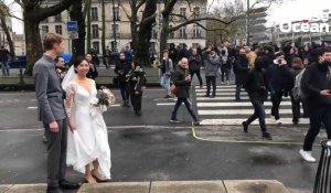 VIDEO. Grève du 11 mars : une scène romantique étonnante au cœur d'une manifestation tendue à Nantes