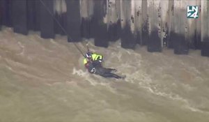 Sauvetage spectaculaire d'un homme emporté par le fleuve Los Angeles