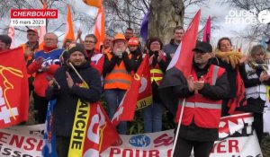 VIDÉO. Manifestation du 15 mars : à Cherbourg, une minute d'applaudissement en hommage à Thierry Lacombe