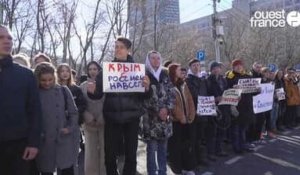 VIDEO. A Moscou, manifestation des pro Kremlin  devant l'ambassade des Etats-Unis