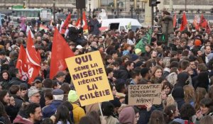 France: Macron choisit de passer en force sur les retraites