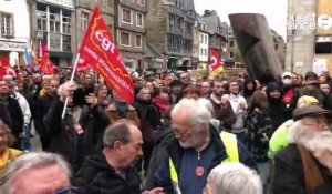 VIDÉO. Réforme des retraites : à Lannion, plus de 300 personnes manifestent devant la mairie