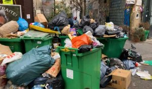 Retraites: les poubelles parisiennes débordent au 12ème jour de grève des éboueurs