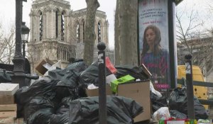 Retraites: la grève des poubelles à Paris s'invite dans le séjour des touristes