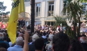 VIDEO. Le maire Yannick Morez s'exprime après la marche de soutien à Saint-Brevin