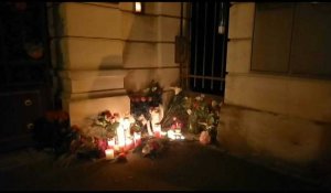 Des fleurs et des bougies déposées devant la maison de Tina Turner en Suisse après sa mort