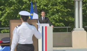 Macron rend hommage à "ceux qui risquent leur vie (...) pour en sauver tant d'autres"