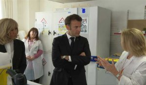 Emmanuel et Brigitte Macron visitent le centre de recherche de l’Institut Curie