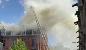 Lille : les images impressionnantes de l’incendie d’un bâtiment de la catho
