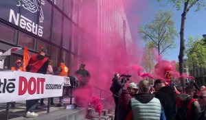 Manifestation des salariés de Buitoni devant le siège de Nestle France