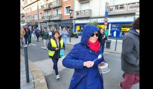 Une casserolade à Calais pour manifester contre la réforme des retraites, mercredi 3 mai