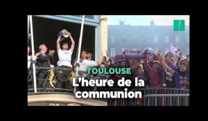 Au Capitole à Toulouse, les joueurs du TFC et la Coupe de France fêtés par 18 000 supporters