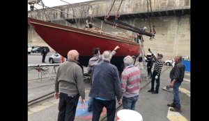 VIDÉO. Le Boreas remis à l'eau à Saint-Nazaire pour la Semaine du Golfe du Morbihan 