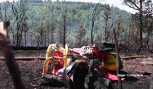 L'incendie de Saint-Gouazec maîtrisé : un hélicoptère bombardier d'eau est venu en renfort aux pompiers