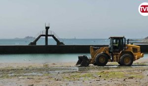 VIDÉO. Cette piscine d'eau de mer est entièrement vidée pour être nettoyée