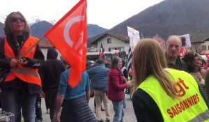 Albertville : les manifestants contre la réforme des retraites devant la Halle olympique