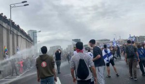 Israël: canons à eau contre les manifestants anti-gouvernementaux à Tel-Aviv