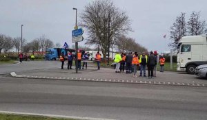 Troisième blocage de l'intersyndicale calaisienne contre les retraites sur la zone Transmarck le 20 mars